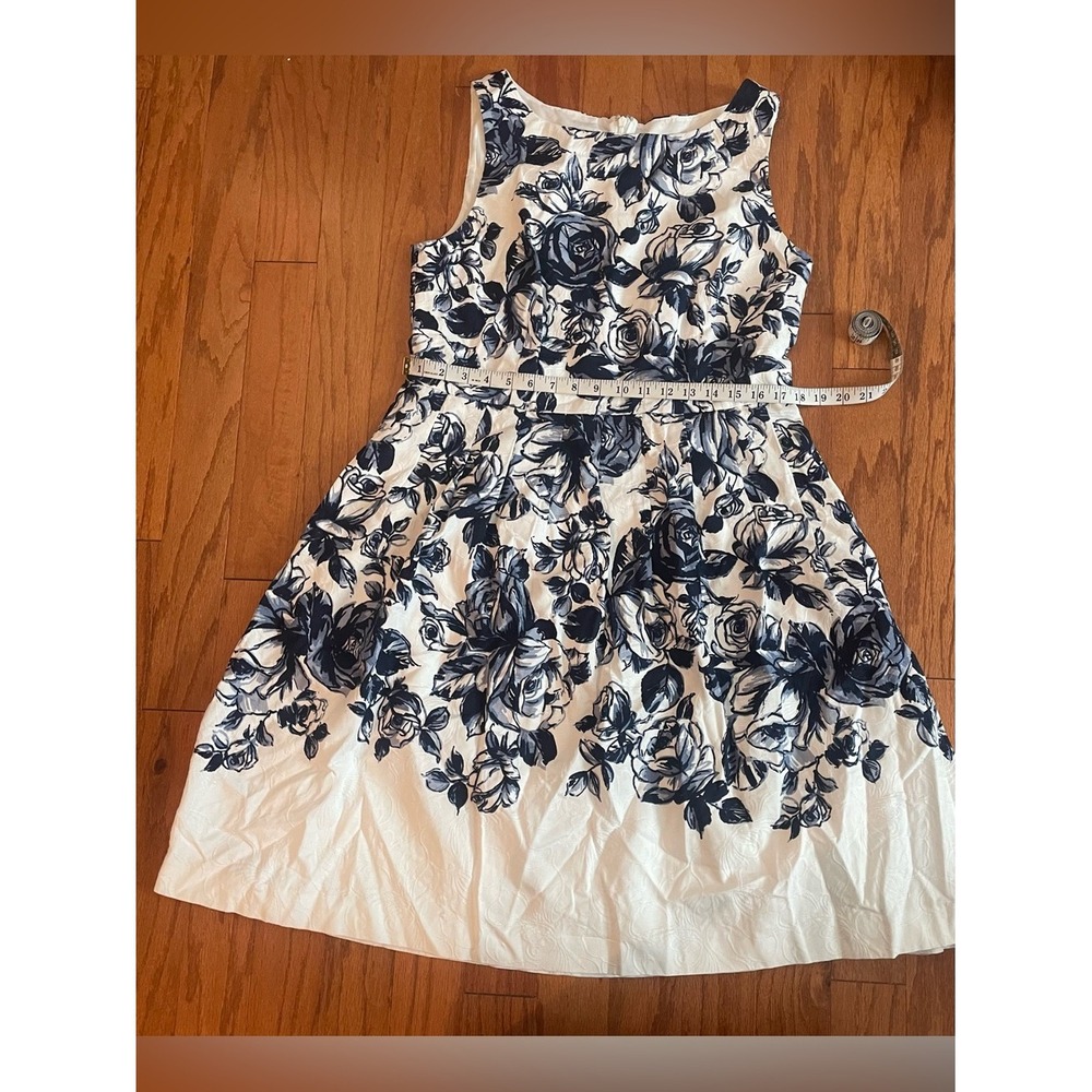 Talbots Blue White Floral Rose Fit Flare Dress Pockets 14 Sleeveless Scoop Neck - Picture 6 of 9